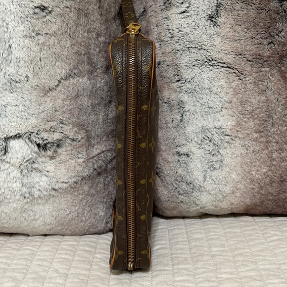 Vintage Louis Vuitton large wristlet - Picture 4 of 16